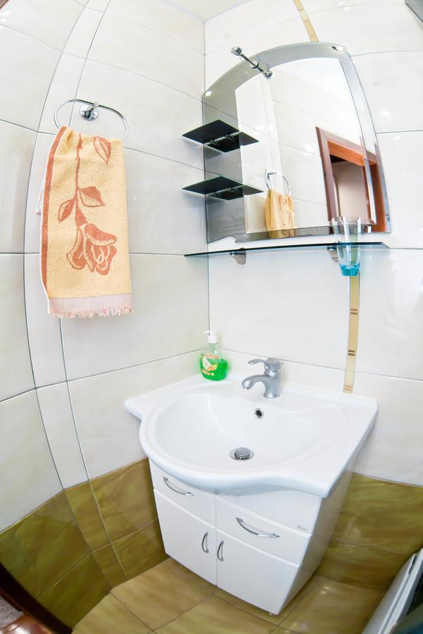 Затишна Квартирка Aparthotel Krementjuk Exteriör bild