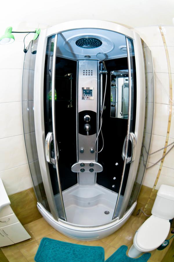 Затишна Квартирка Aparthotel Krementjuk Exteriör bild